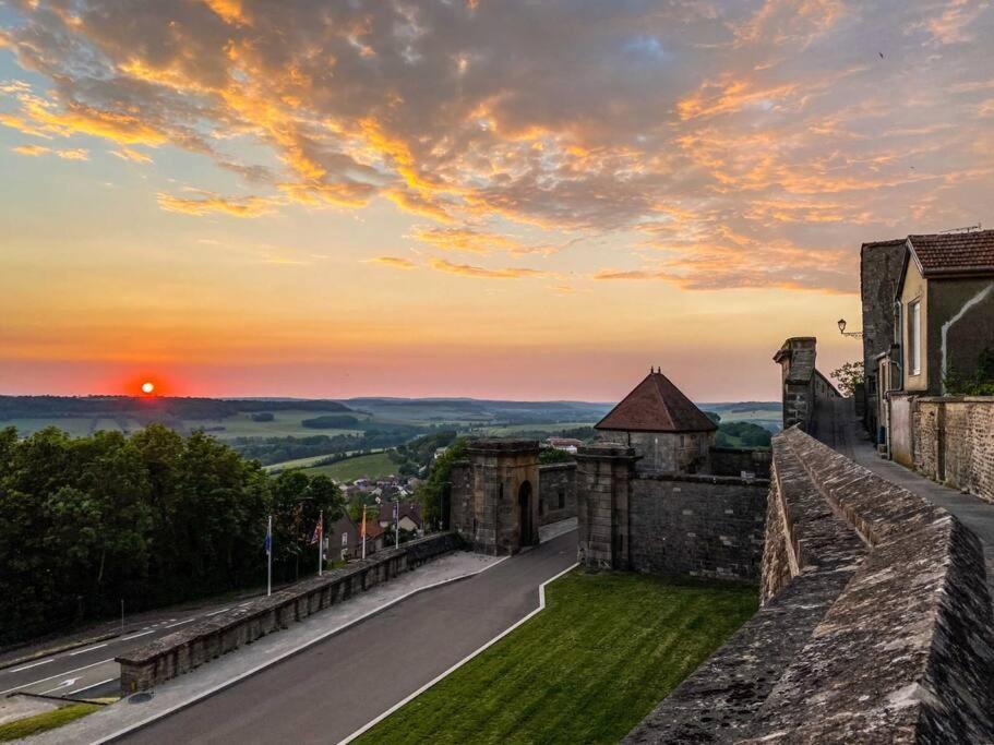 Appartamento Le Petit Cloitre Langres Esterno foto
