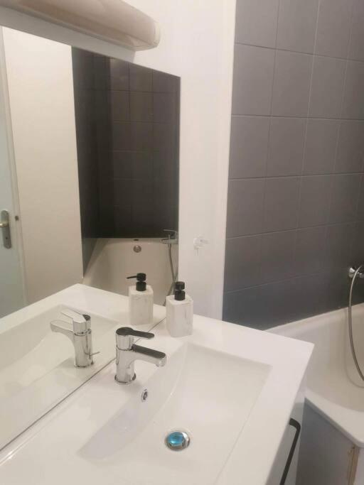 Appartamento Le Petit Cloitre Langres Esterno foto