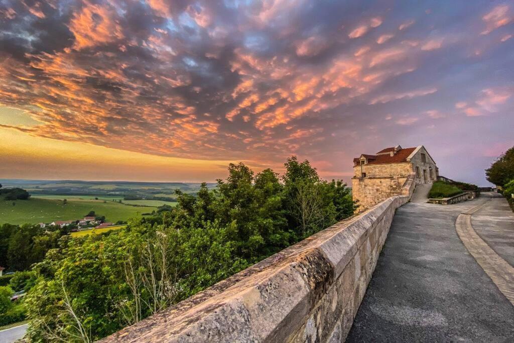 Appartamento Le Petit Cloitre Langres Esterno foto